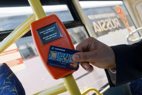 New option to pay fare via bank cards and mobile devices is available in St. Petersburg buses