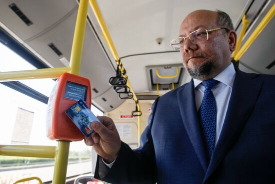 New option to pay fare via bank cards and mobile devices is available in St. Petersburg buses