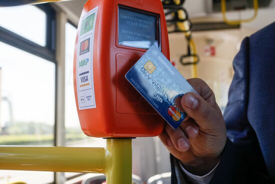 New option to pay fare via bank cards and mobile devices is available in St. Petersburg buses