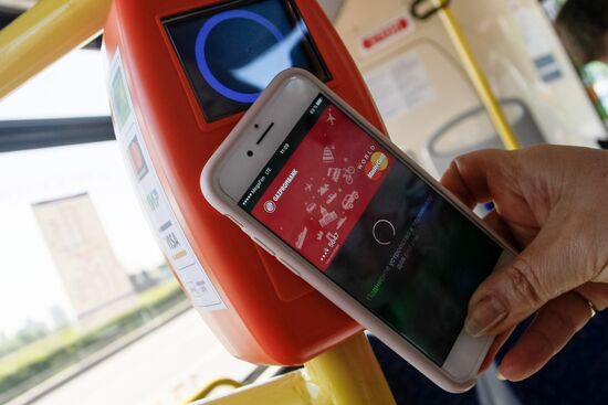 New option to pay fare via bank cards and mobile devices is available in St. Petersburg buses