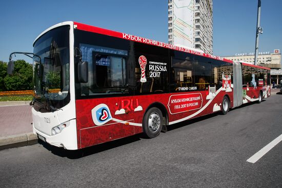 New option to pay fare via bank cards and mobile devices is available in St. Petersburg buses