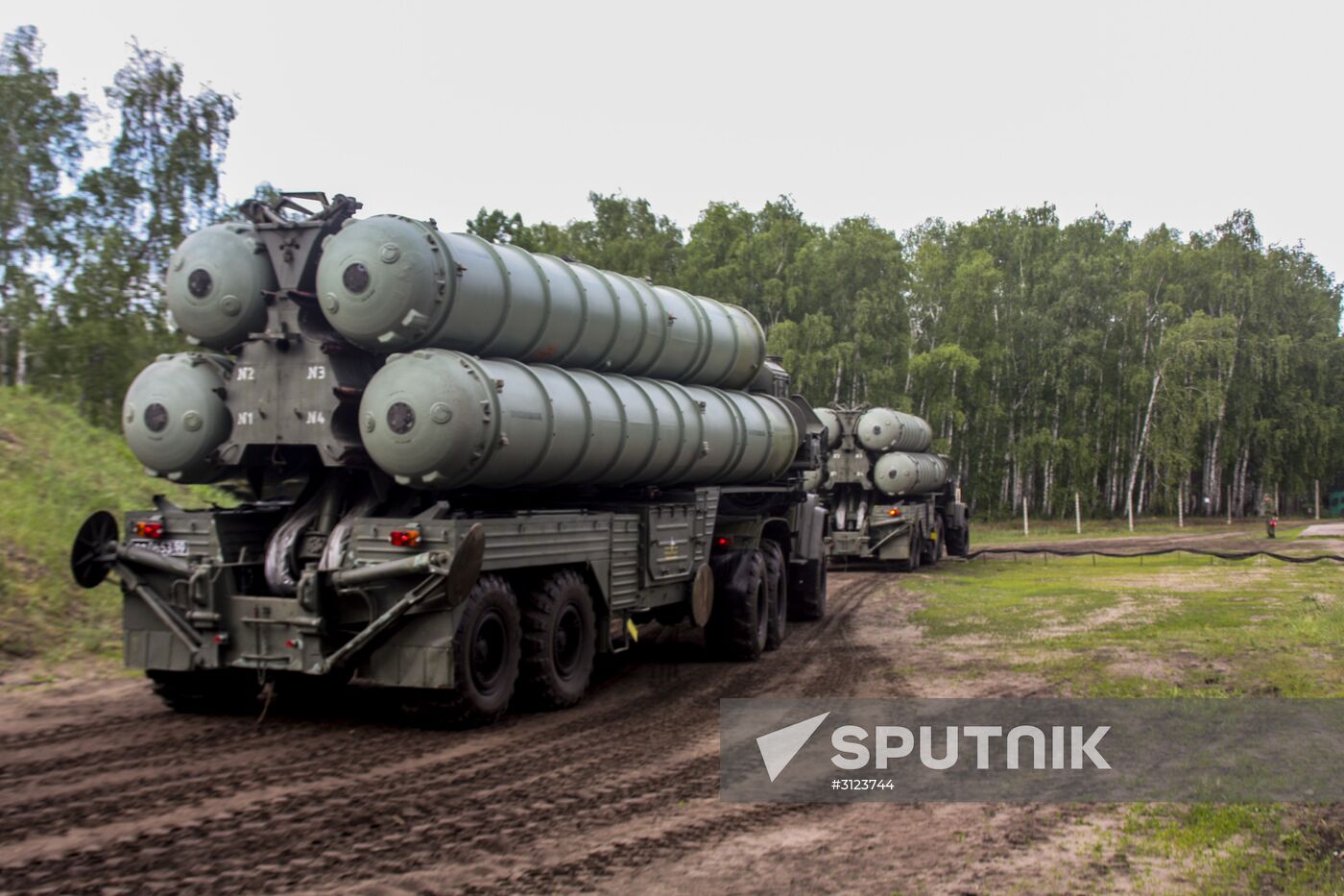Air defense drill involving S-300 Favorite surface-to-air missile system unit
