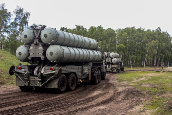 Air defense drill involving S-300 Favorite surface-to-air missile system unit