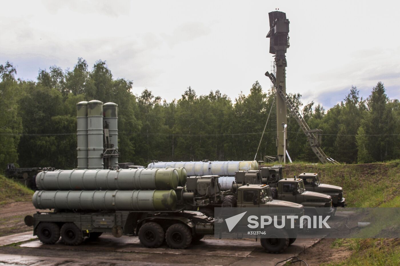Air defense drill involving S-300 Favorite surface-to-air missile system unit