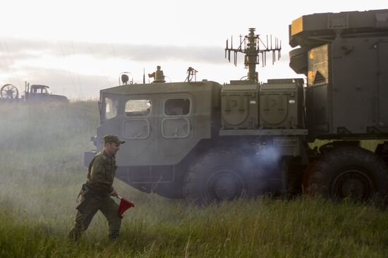 Air defense drill involving S-300 Favorite surface-to-air missile system unit