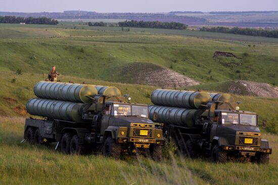 Air defense drill involving S-300 Favorite surface-to-air missile system unit