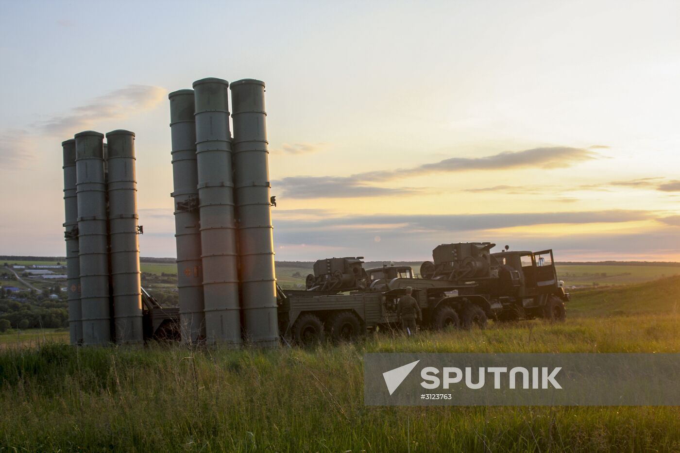 Air defense drill involving S-300 Favorite surface-to-air missile system unit