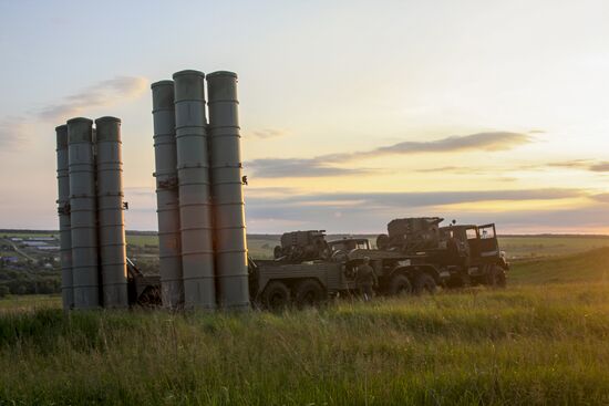 Air defense drill involving S-300 Favorite surface-to-air missile system unit