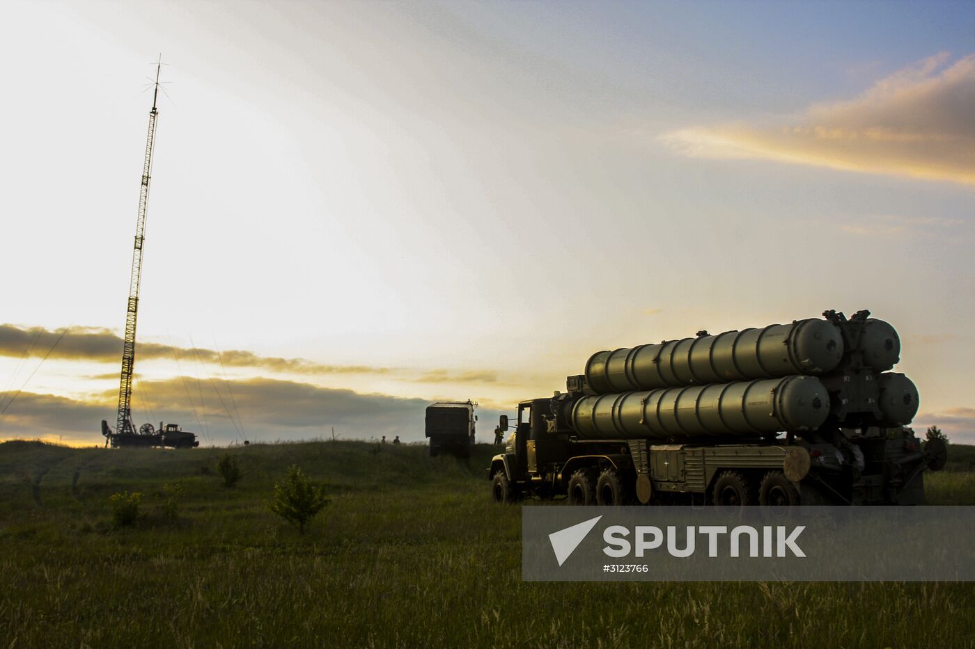 Air defense drill involving S-300 Favorite surface-to-air missile system unit