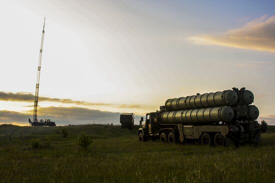 Air defense drill involving S-300 Favorite surface-to-air missile system unit