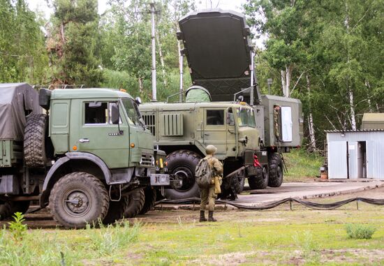 Air defense drill involving S-300 Favorite surface-to-air missile system unit