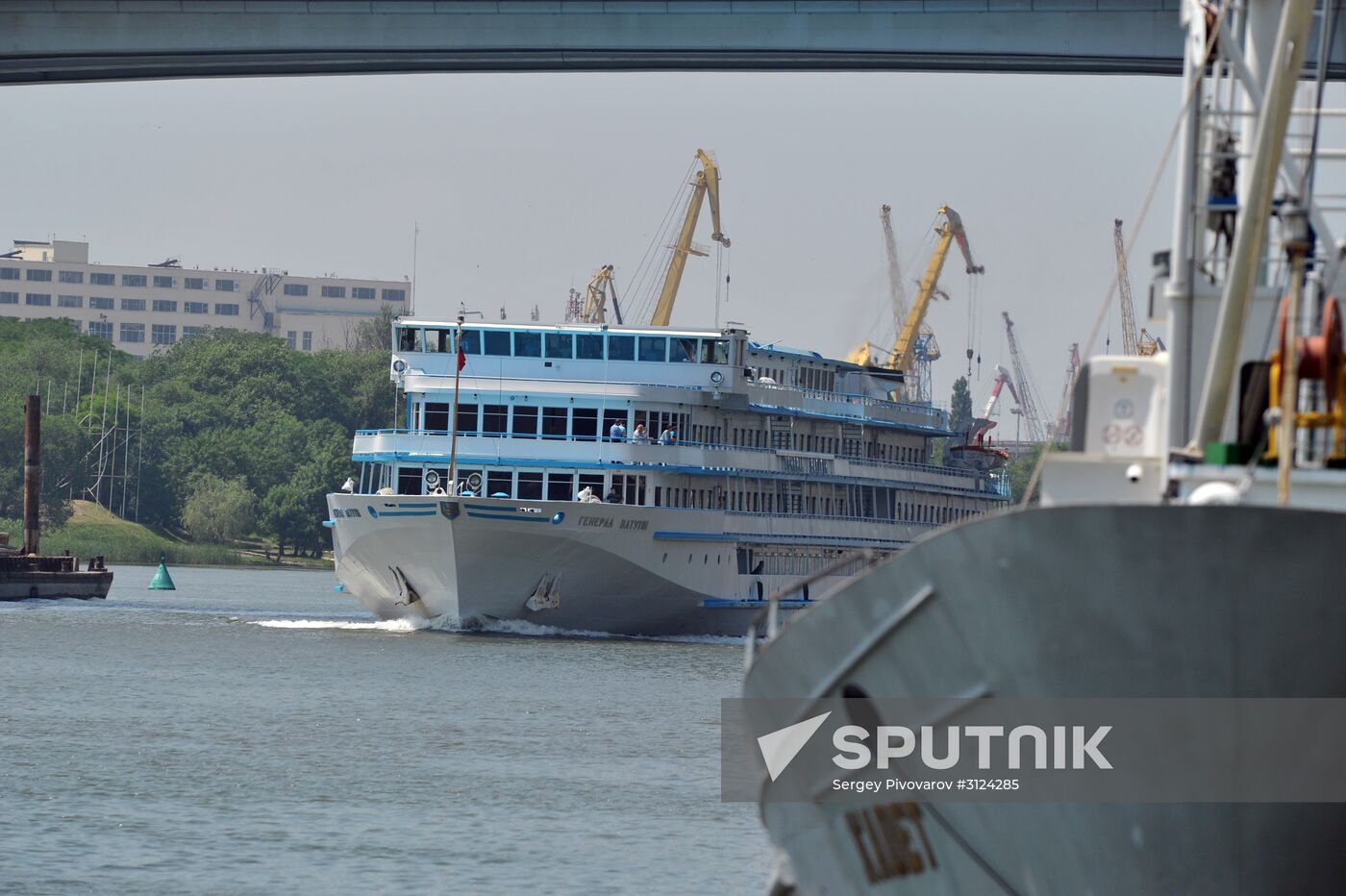 Passenger liner General Vatutin arrives in Rostov-on-Don