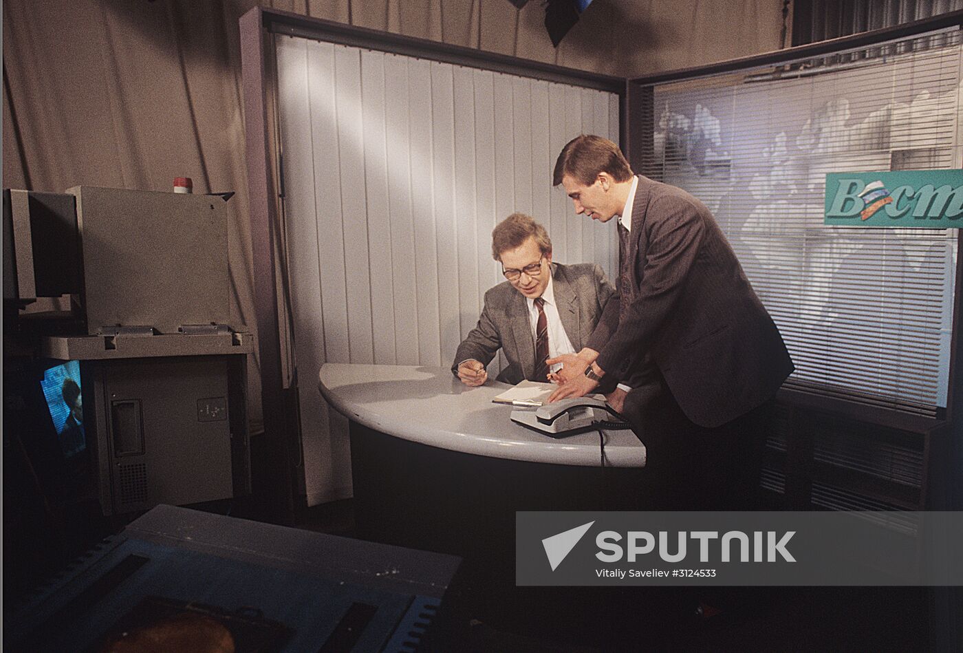 Newscasters Alexander Shashkov also Mikhail Ponomaryov