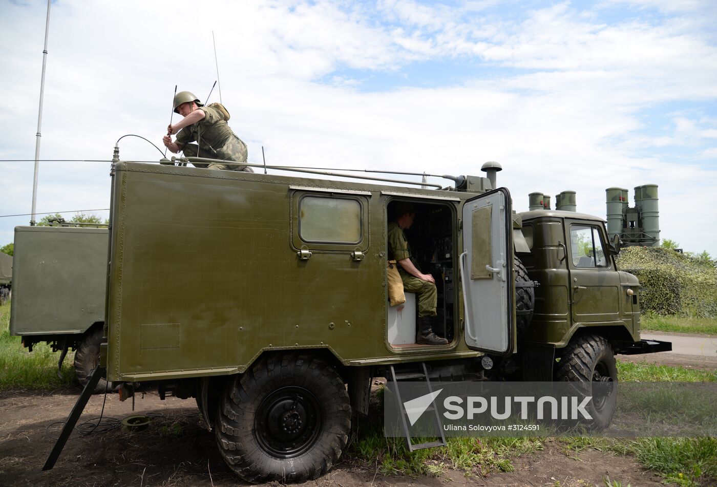 Western Military District's air defense and aviation hold joint drills