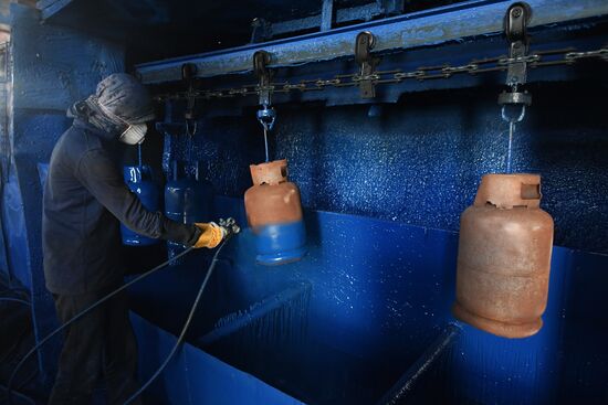 Gas tank production in As-Safira, Aleppo Governorate