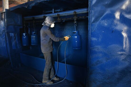 Gas tank production in As-Safira, Aleppo Governorate