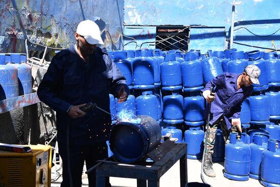 Gas tank production in As-Safira, Aleppo Governorate