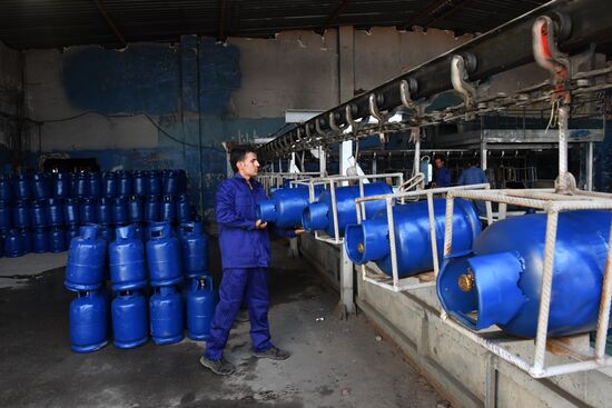 Gas tank production in As-Safira, Aleppo Governorate