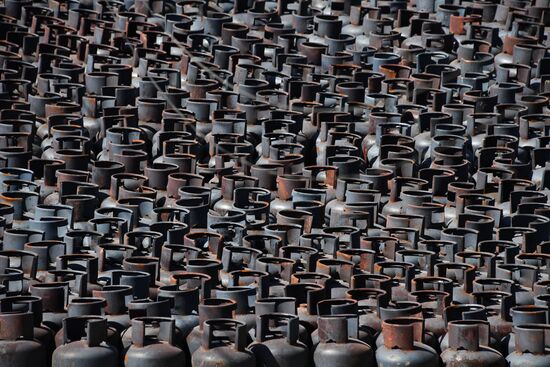 Gas tank production in As-Safira, Aleppo Governorate