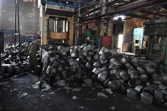 Gas tank production in As-Safira, Aleppo Governorate