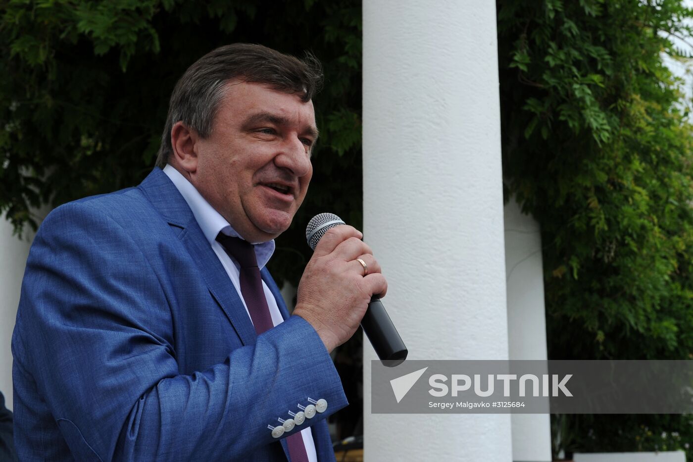 Rose Waltz, Dinosaurs in Crimea exhibitions unveiled in Nikitsky Botanical Garden