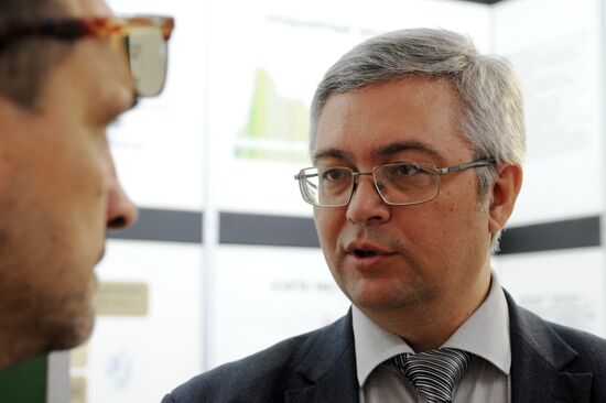 Rose Waltz, Dinosaurs in Crimea exhibitions unveiled in Nikitsky Botanical Garden