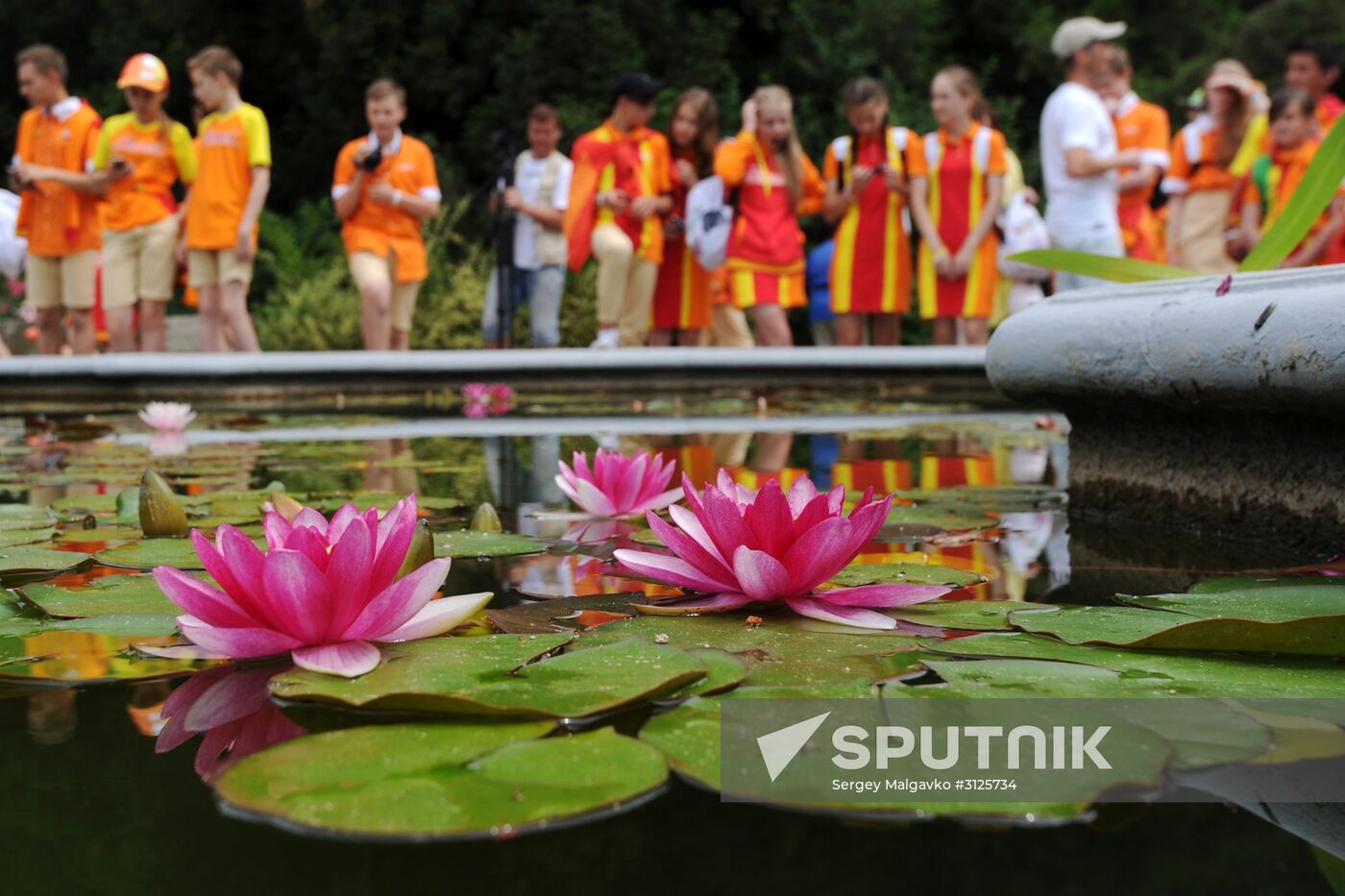 Rose Waltz, Dinosaurs in Crimea exhibitions unveiled in Nikitsky Botanical Garden