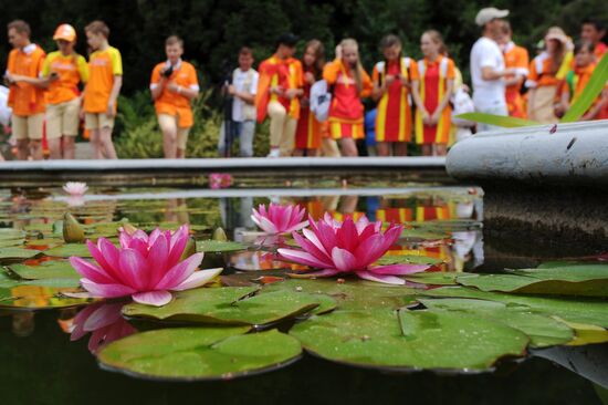 Rose Waltz, Dinosaurs in Crimea exhibitions unveiled in Nikitsky Botanical Garden