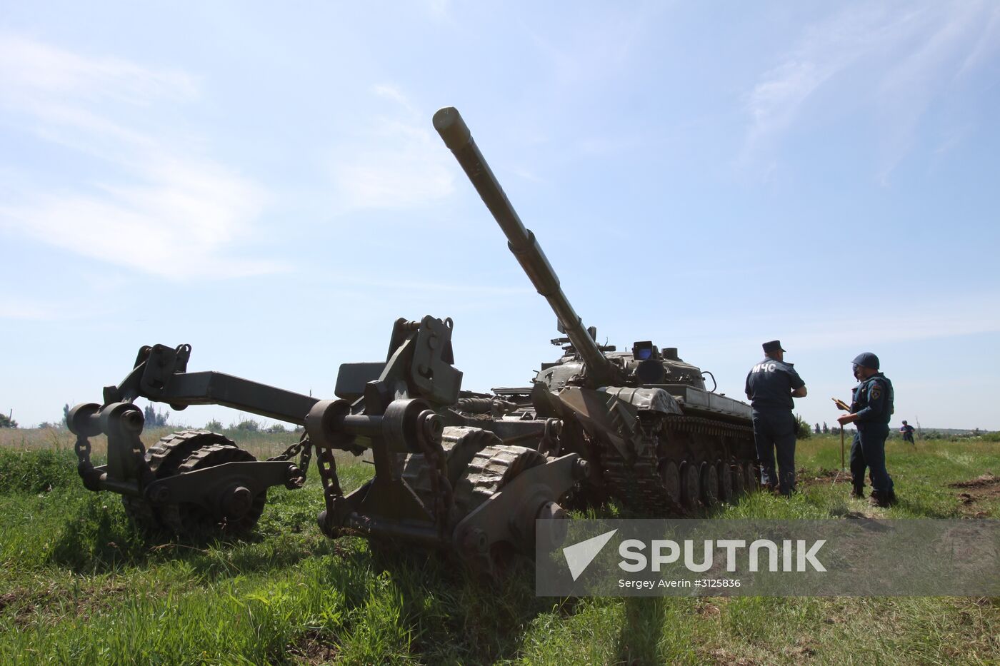 Mine clearing in Nikishino, Lugansk Region