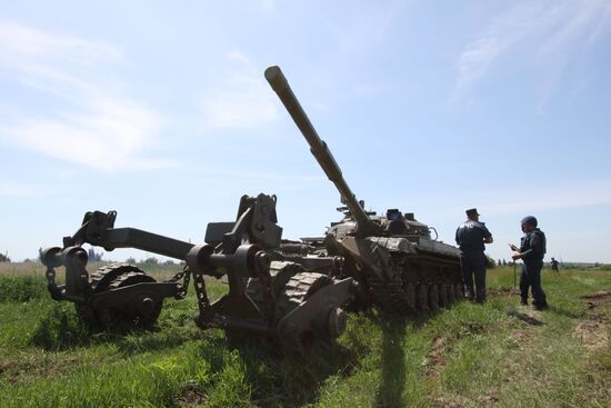Mine clearing in Nikishino, Lugansk Region