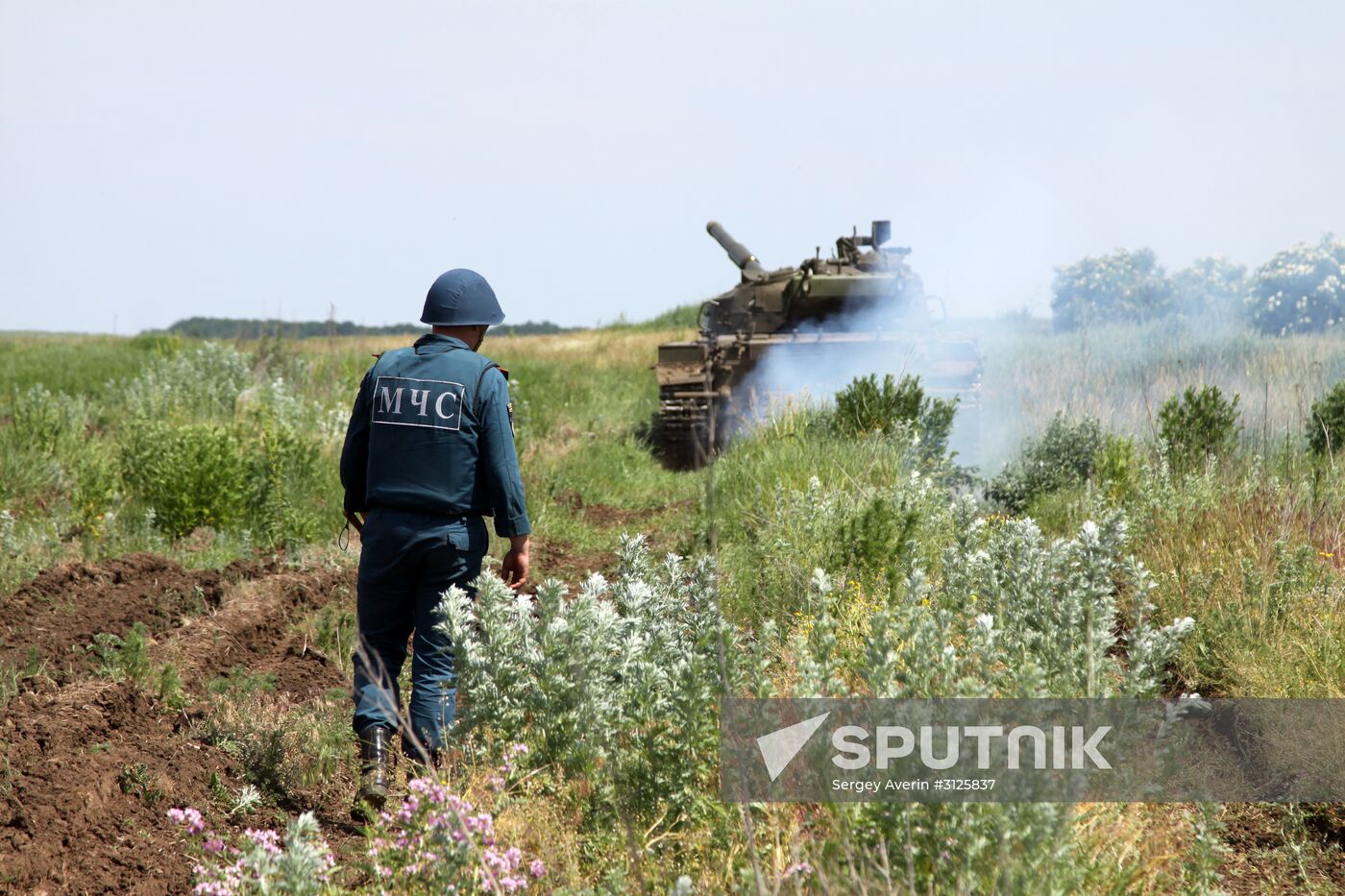 Mine clearing in Nikishino, Lugansk Region