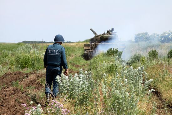 Mine clearing in Nikishino, Lugansk Region