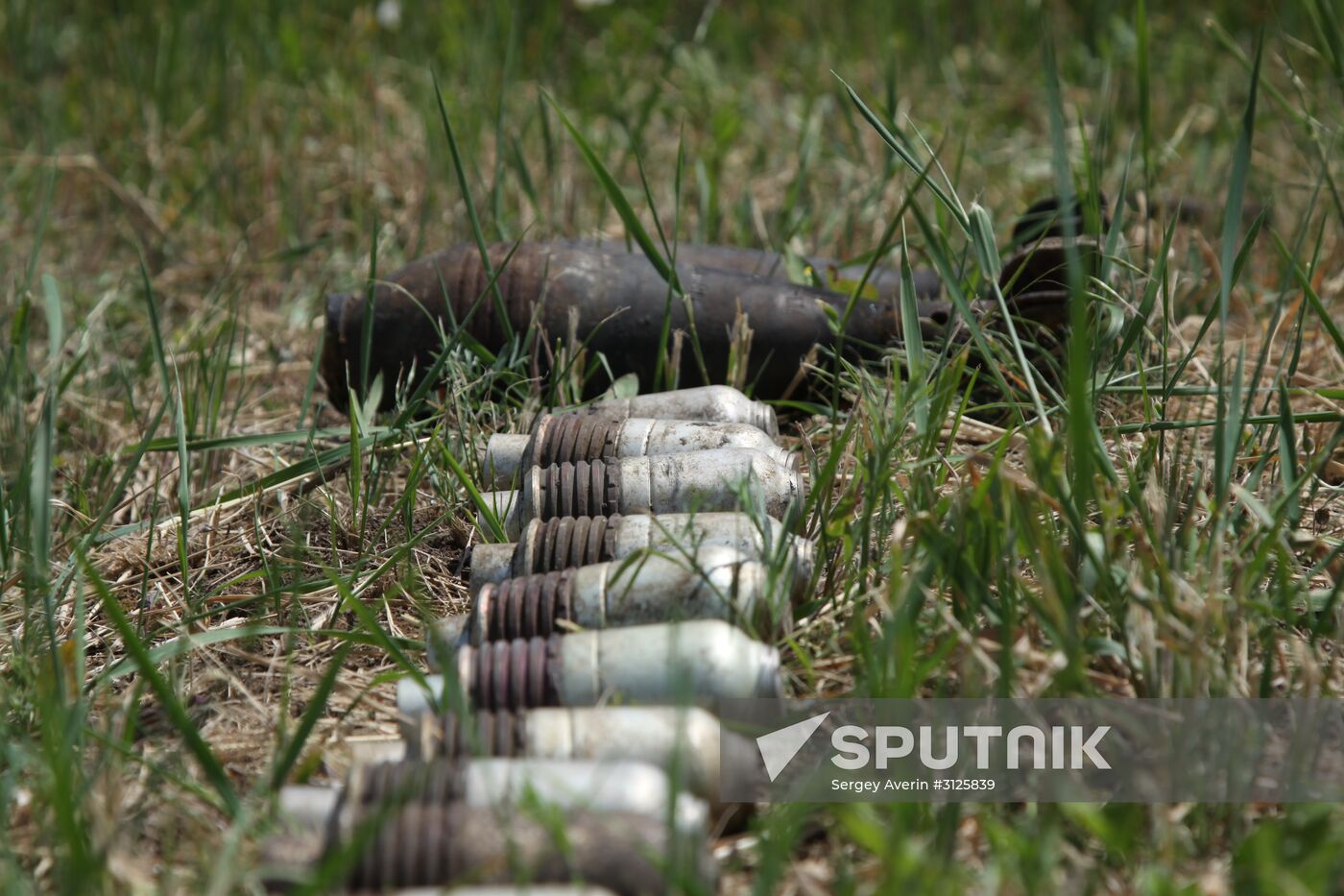 Mine clearing in Nikishino, Lugansk Region