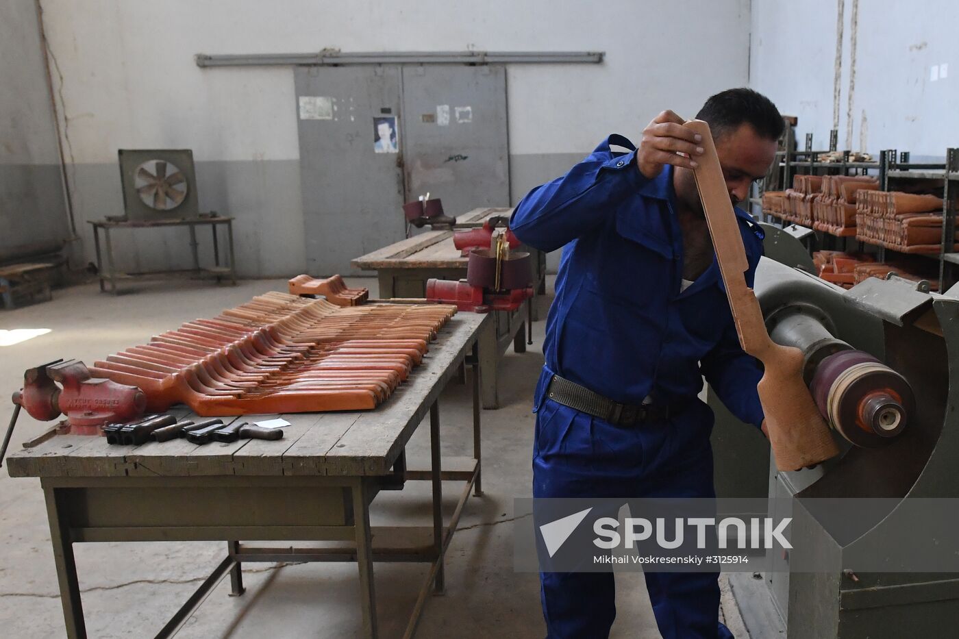 Artillery weapon, mortar and small arms repair works in Hama province