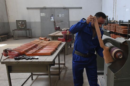 Artillery weapon, mortar and small arms repair works in Hama province