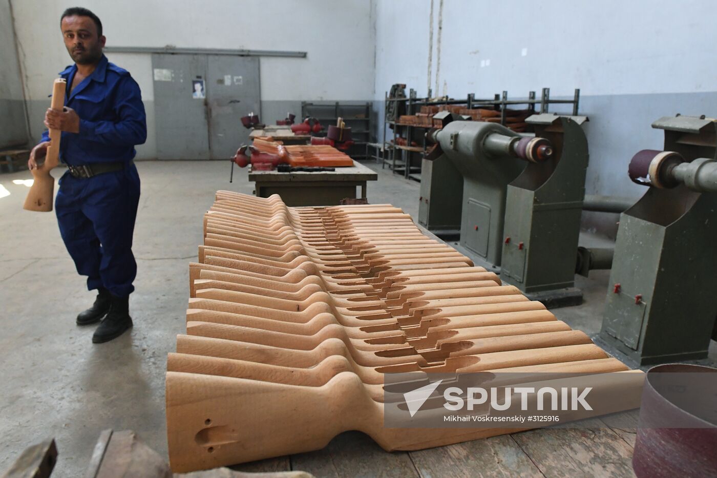 Artillery weapon, mortar and small arms repair works in Hama province