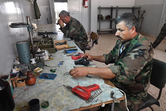 Artillery weapon, mortar and small arms repair works in Hama province