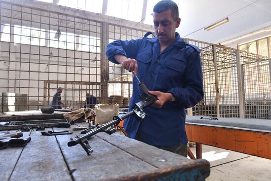 Artillery weapon, mortar and small arms repair works in Hama province