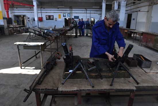 Artillery weapon, mortar and small arms repair works in Hama province