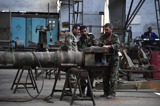 Artillery weapon, mortar and small arms repair works in Hama province