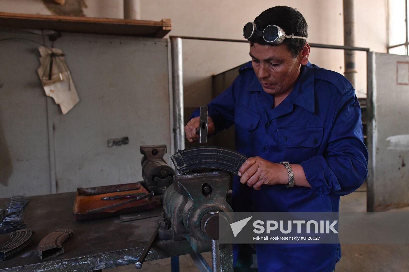 Artillery weapon, mortar and small arms repair works in Hama province