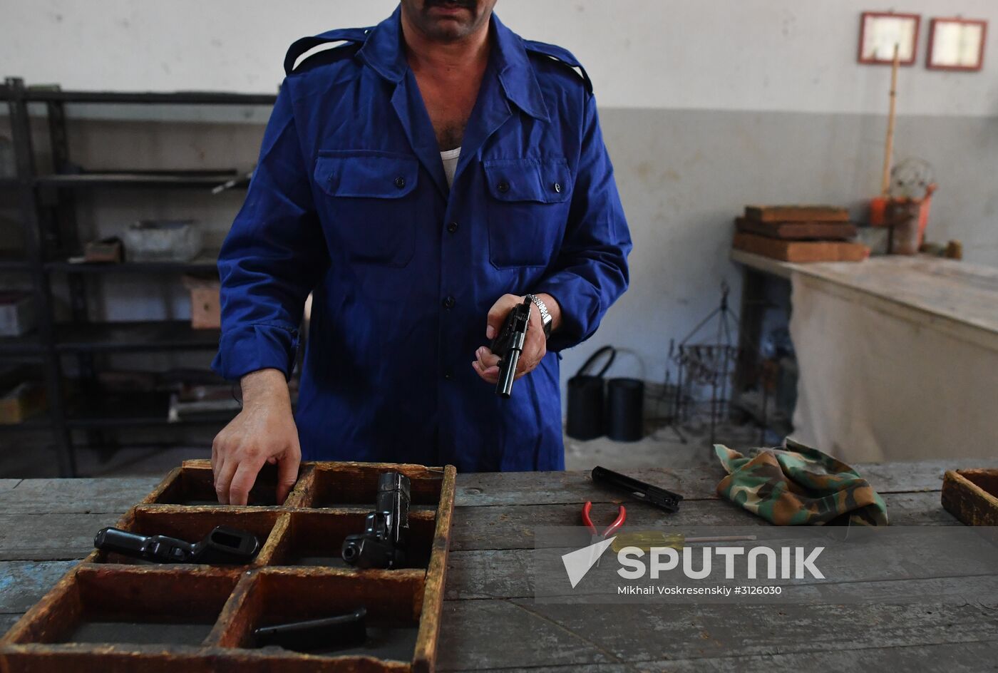 Artillery weapon, mortar and small arms repair works in Hama province