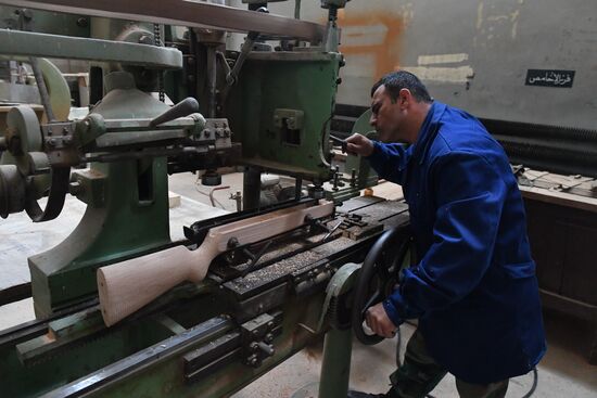 Artillery weapon, mortar and small arms repair works in Hama province