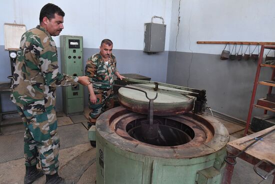Artillery weapon, mortar and small arms repair works in Hama province