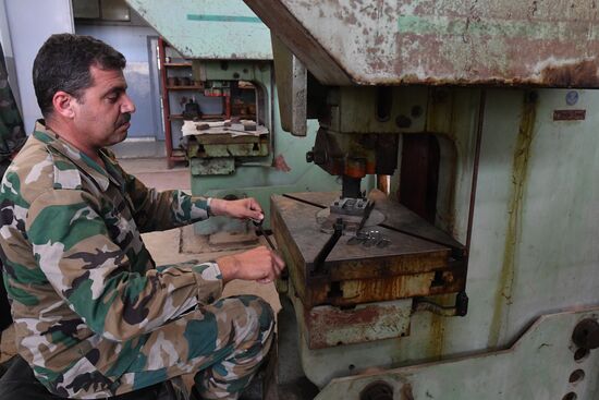 Artillery weapon, mortar and small arms repair works in Hama province