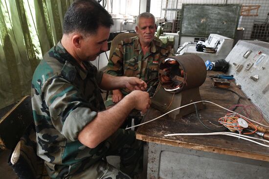 Artillery weapon, mortar and small arms repair works in Hama province