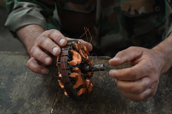 Artillery weapon, mortar and small arms repair works in Hama province