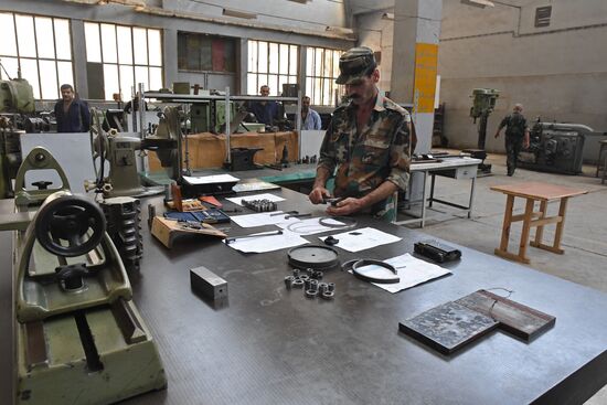 Artillery weapon, mortar and small arms repair works in Hama province