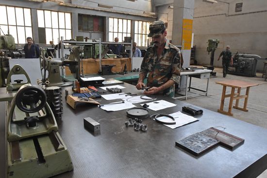 Artillery weapon, mortar and small arms repair works in Hama province