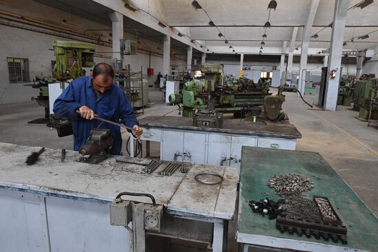 Artillery weapon, mortar and small arms repair works in Hama province